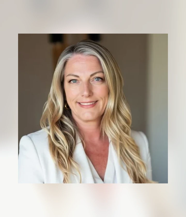 Headshot of Laura Marie Henderson