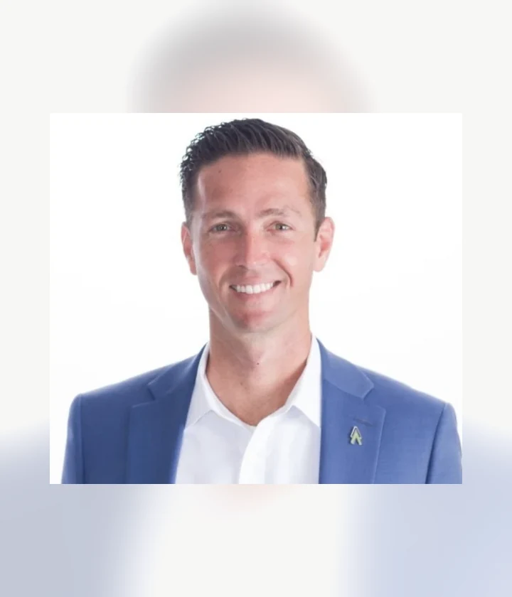 Headshot of Travis Jennings